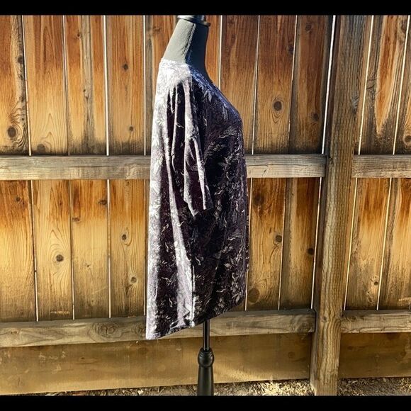 LulaRoe top leaves black purple white short sleeve hi-lo Medium - Picture 3 of 5